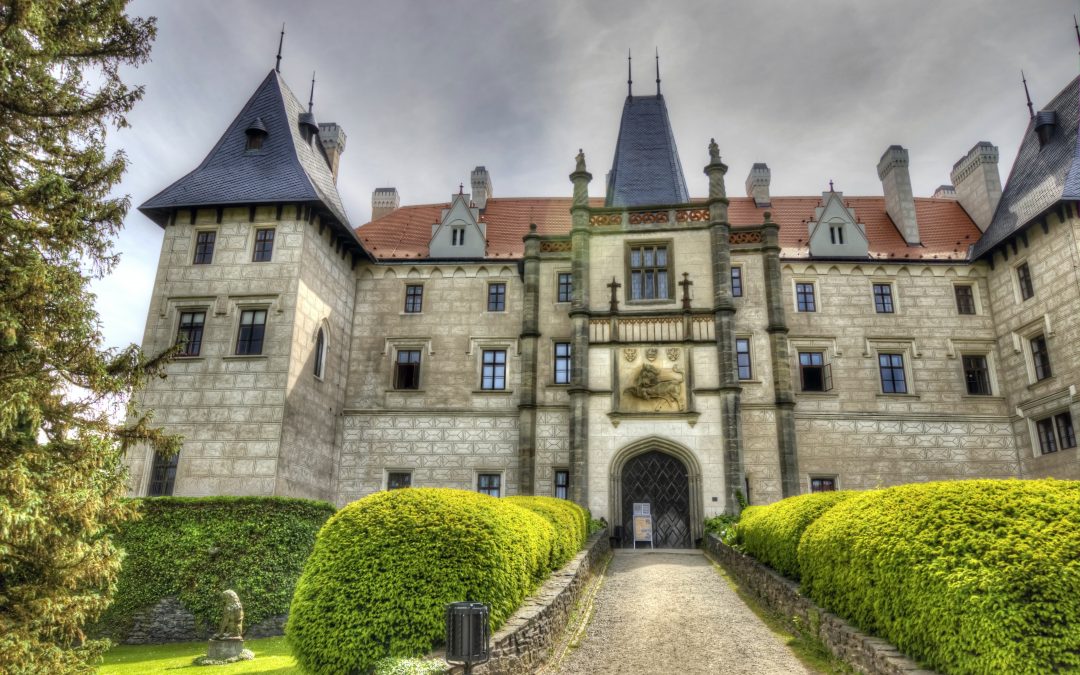 Národní hřebčín Kladruby nad Labem a zámek Žleby