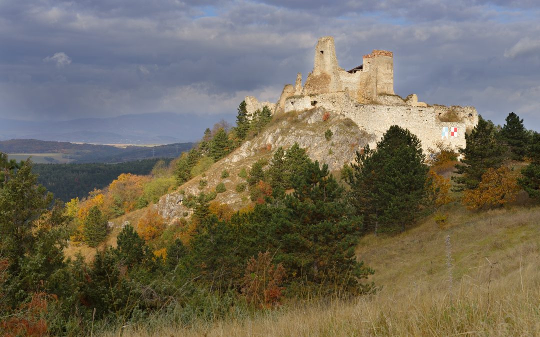 Malé Karpaty – Bradlo – Čachtický hrad